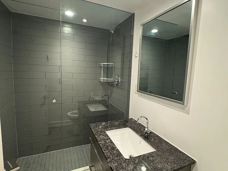 160 Flemington Rd #1022 — Photo 8