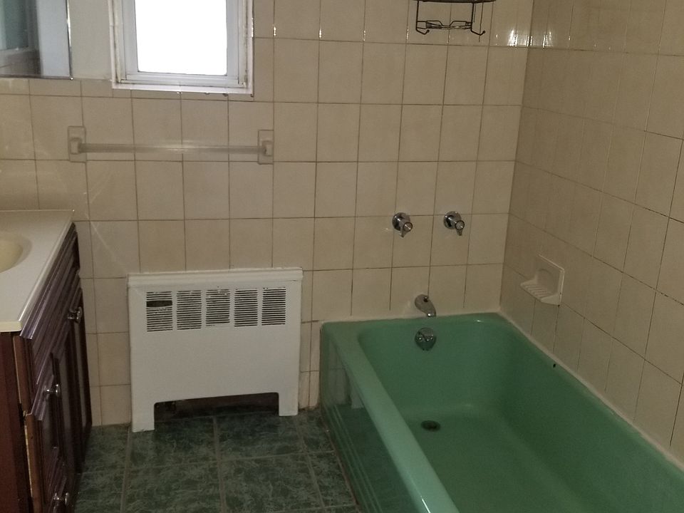 2nd image of 2593 Lurting Ave
