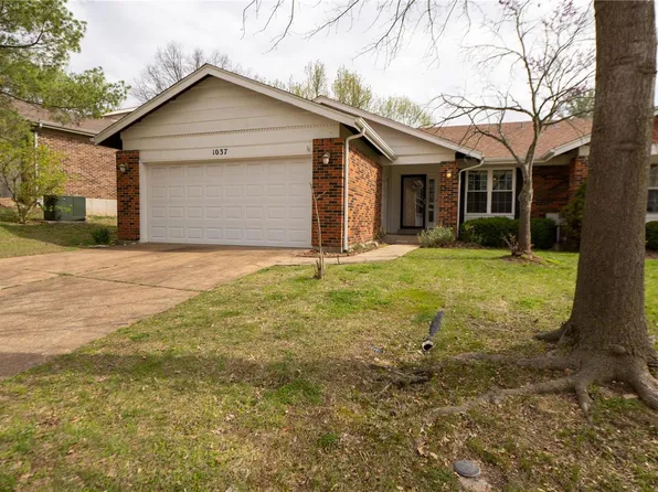 1037 Ridgeway Meadow Dr, Ballwin, MO 63021
