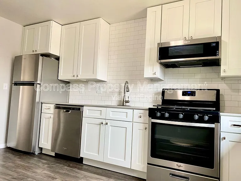 1720 Porter St SW #3 — Photo 2