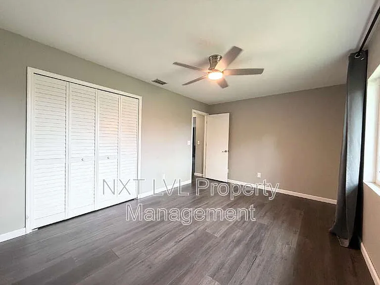 205 SE 18th St — Photo 10
