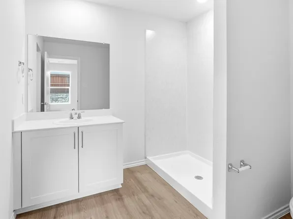 1913 Glory Dr, Bonham, TX 75418