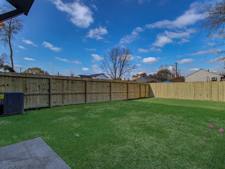 4425 Providence St — Photo 37