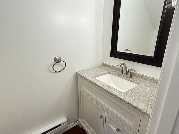 4th image of 1420 Bellevue Way SE