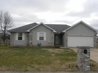 204 E Robin Rd, Clever, MO 65631