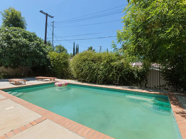 22100 Tiara St — Photo 52