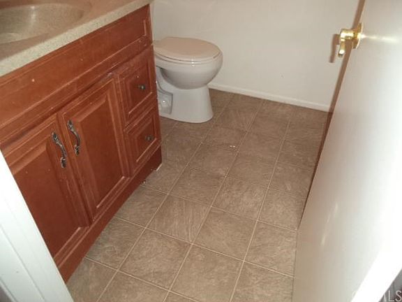 4th image of 13602 San Leandro Ave