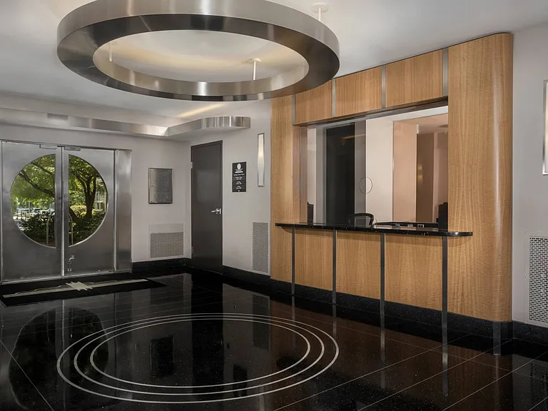 Majestic Apartments — Photo 6
