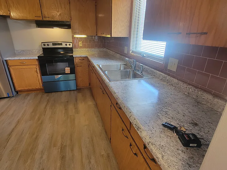 717 Ida St — Photo 3