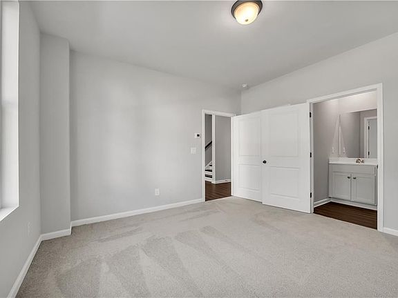 5th image of 2620 Whistler Way NE
