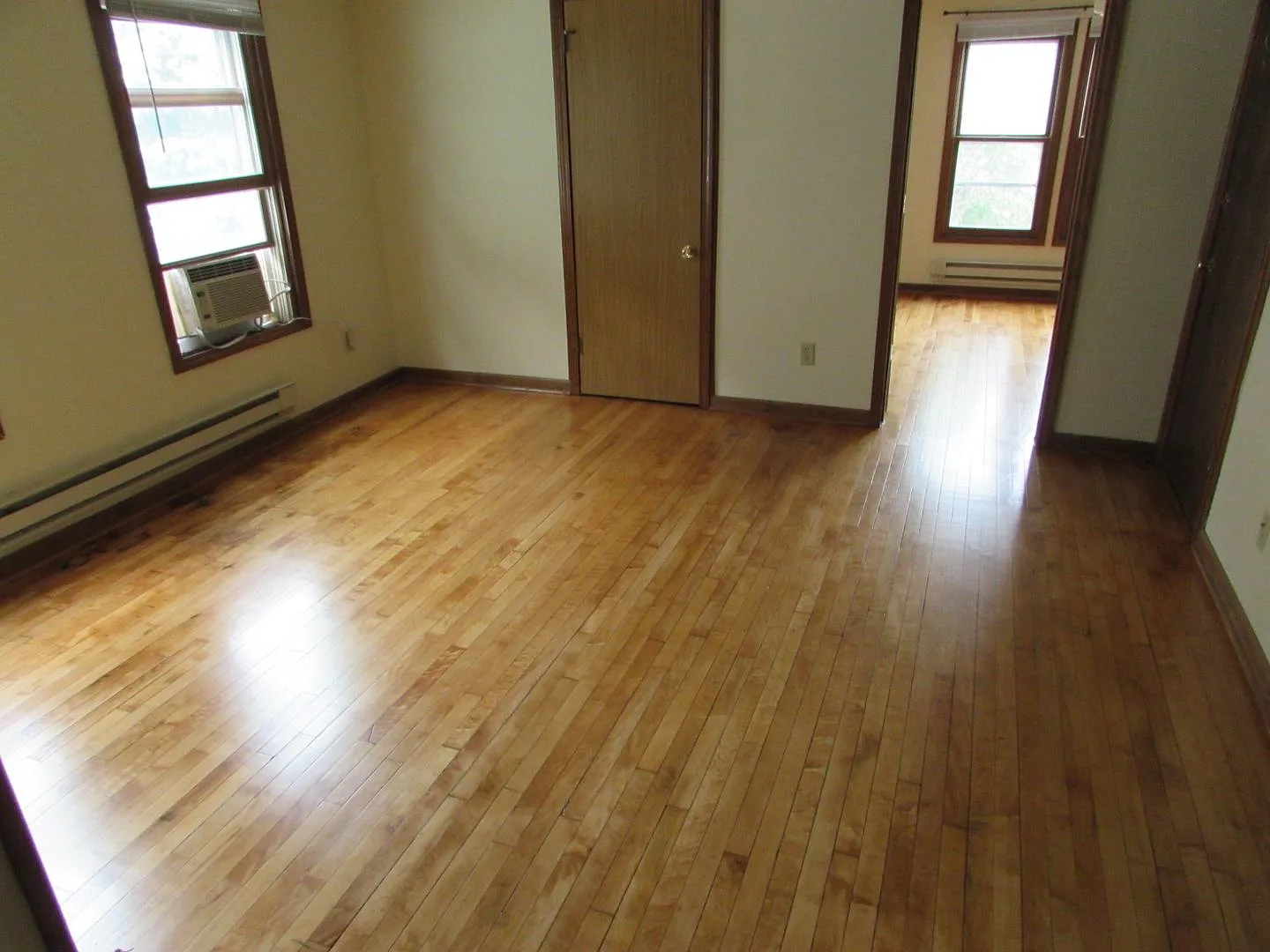(572) - 1447 Williamson Street — Photo 2