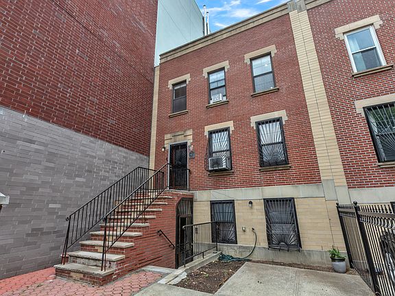 3rd image of 16 Bancroft Pl APT 1