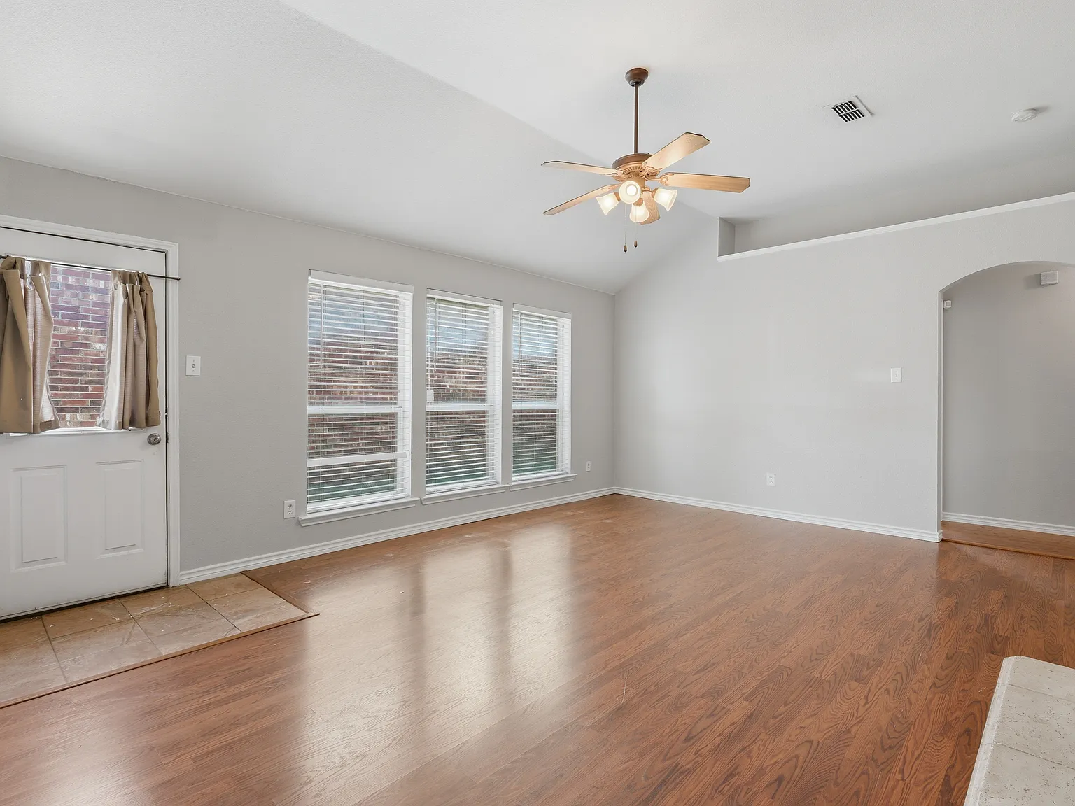 3 bed, 1321 sqft, $2,000 — Photo 4