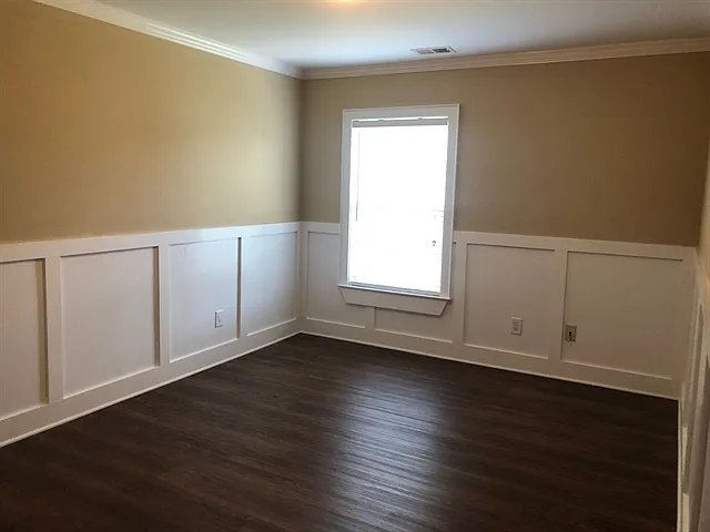 10004 Barrands Ln — Photo 12