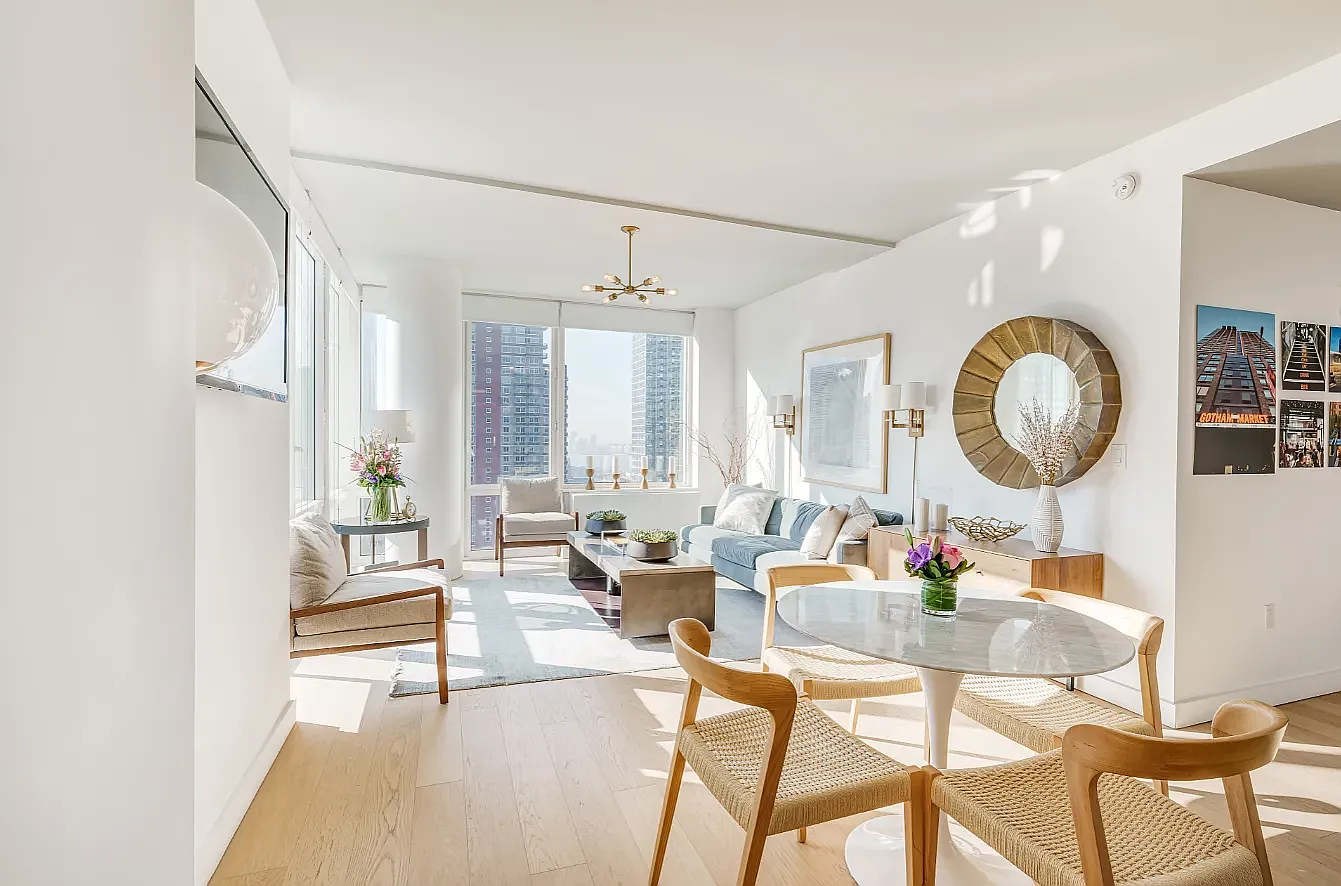 550 West 45th Street — Photo 1