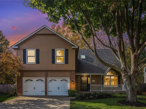 15856 Glenwood St, Overland Park, KS 66223