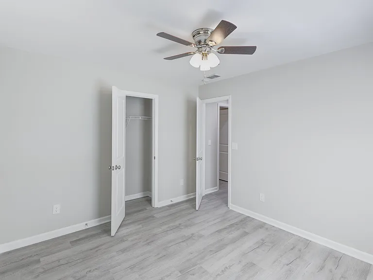 122 Thompson St — Photo 35