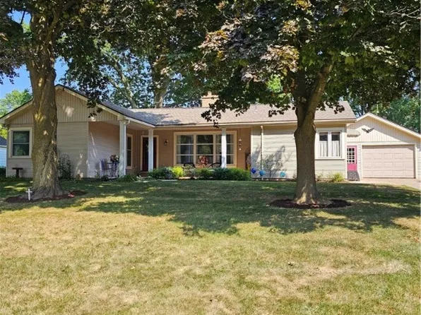 150 N Vine St, Columbiana, OH 44408
