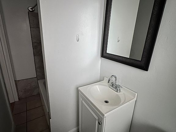 2nd image of 5670 N Ridge Ave #1E