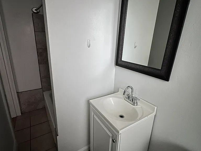 5670 N Ridge Ave #1E — Photo 2