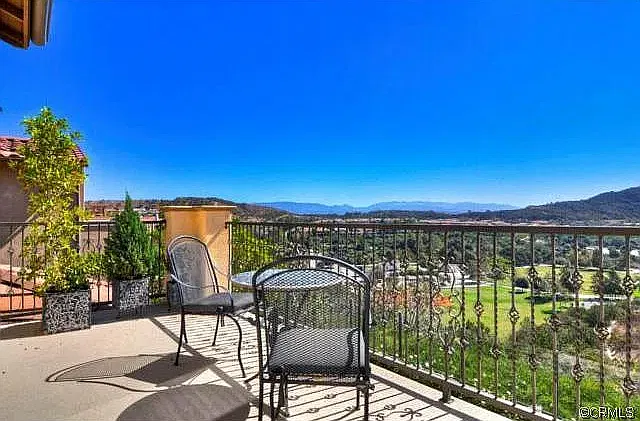 5 bed, 4.5 bath, 3465 sqft, $10,000 — Photo 3