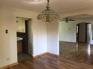 8 Crest Dr, Fenton, MO 63026