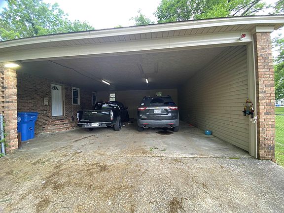 3rd image of 164 E Main