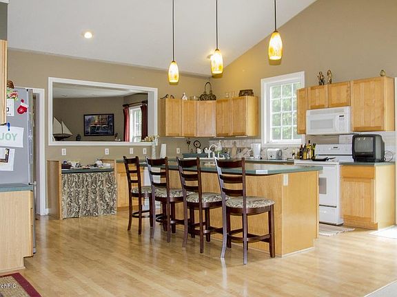 4th image of 17040 Donahue Woods Dr