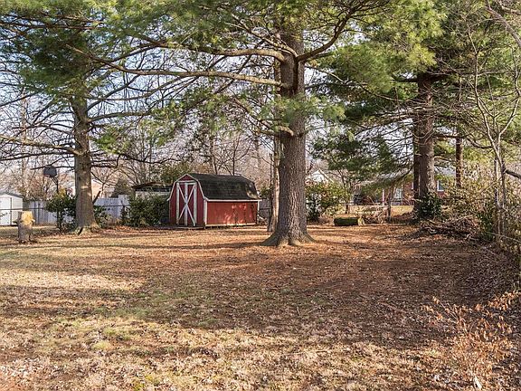 5th image of 605 Leslie Dr