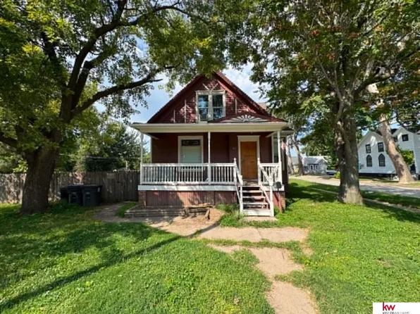 422 N 8th St, Council Bluffs, IA 51503