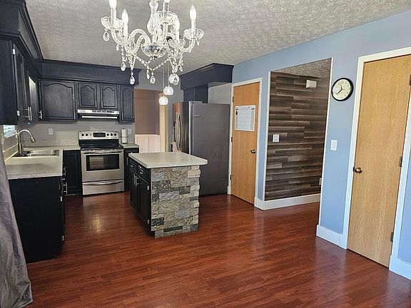 4th image of 747 Sicaras Ln