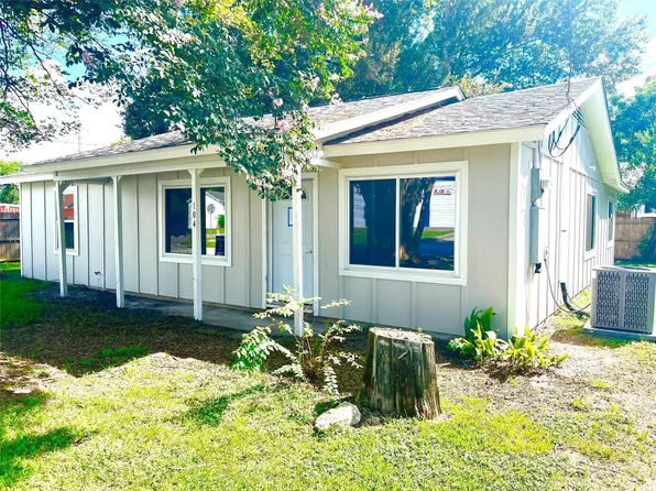 104 N Peach St, Tomball, TX 77375