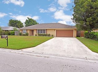 118 Swan Pkwy E, Royal Palm Beach, FL 33411