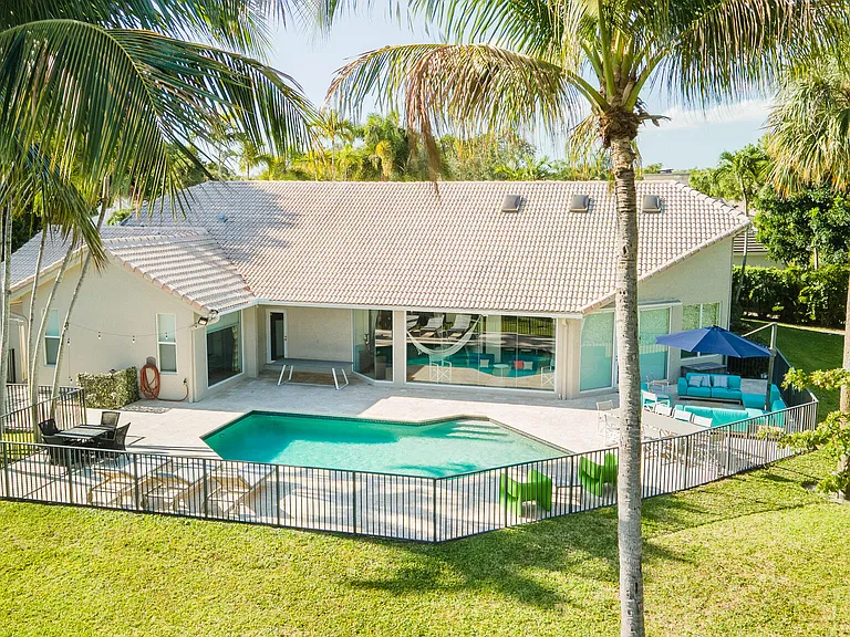 2245 SW 16th Pl — Photo 3