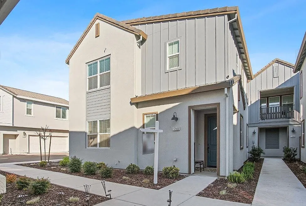 4 bed, 1471 sqft, $2,990 — Photo 1