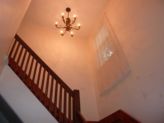 3rd image of 476 E Merriwood Ln