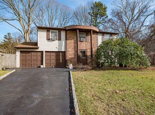 51 Imperial Dr, Selden, NY 11784