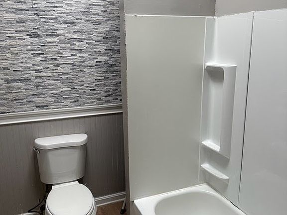 5th image of 4903 Queensberry Ave #3