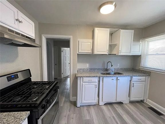 5th image of 3441 Station St
