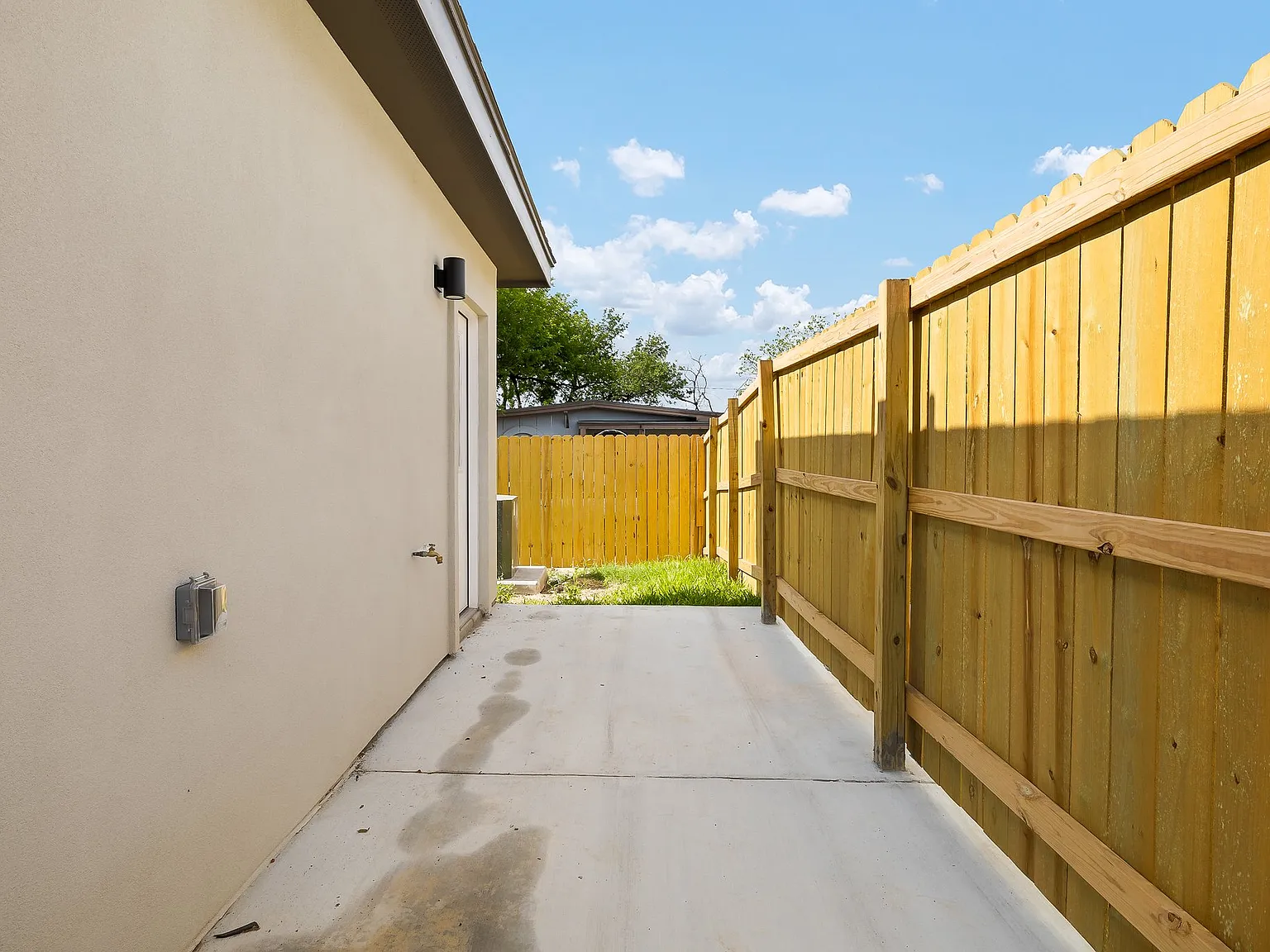 1907 West Violet Drive - 3 — Photo 4