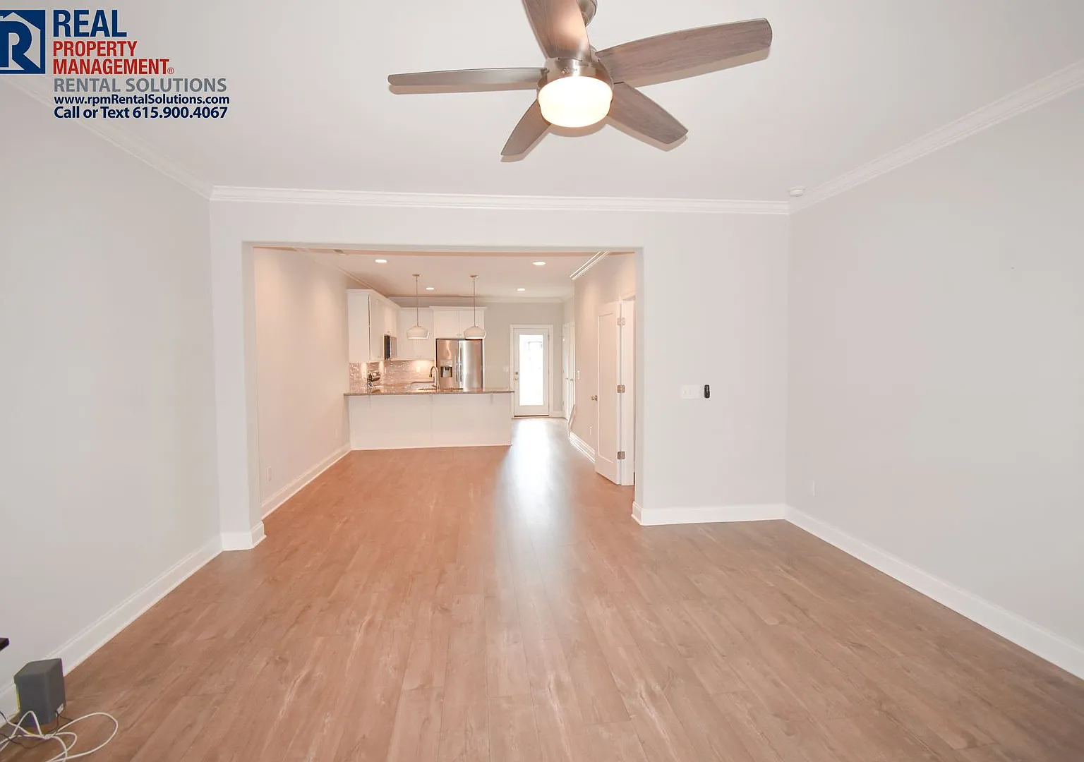 Gorgeous 2 Bedroom Townhome in the heart of Murfreesboro! Community pool and playground! — Photo 3