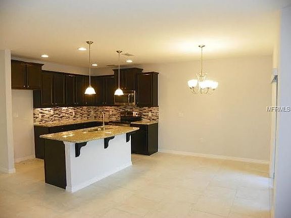 5th image of 124 Tarracina Way