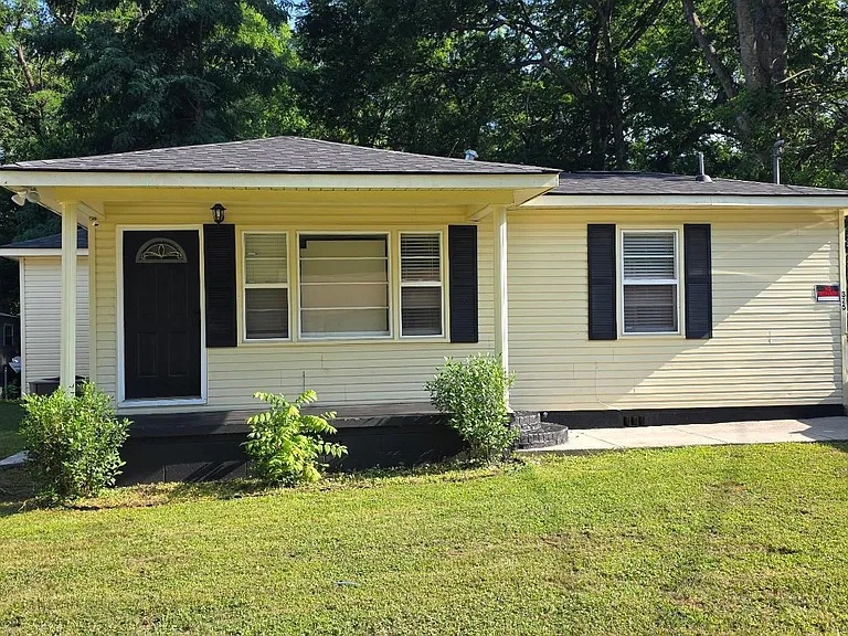 325 S Plymouth Rd NW — Photo 16