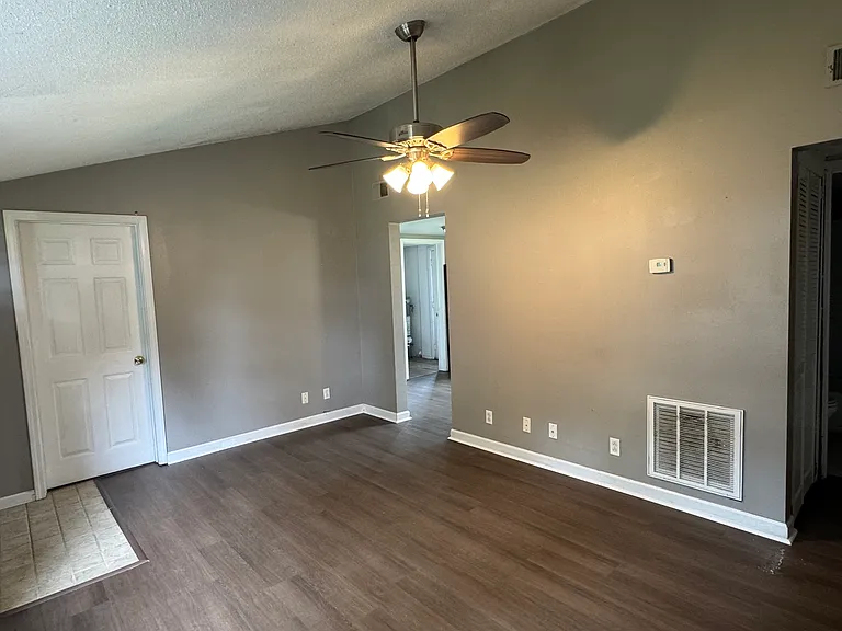 1712 S Oakdale Dr — Photo 2