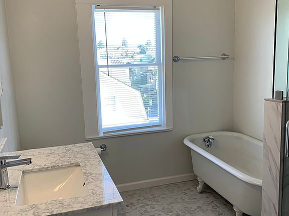4th image of 427 Wayne Ave #5