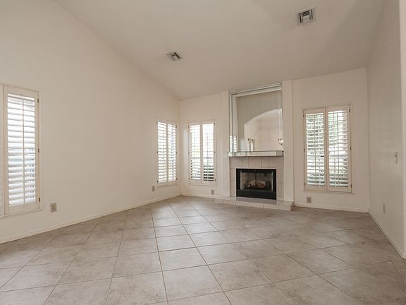 5th image of 10926 E Bellflower Dr