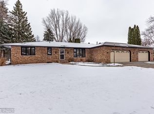 42 36th Ave NE, Fargo, ND 58102