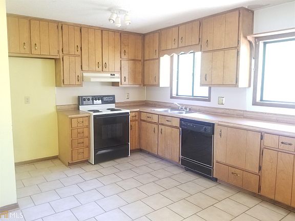 4th image of 615 Moseley Dr