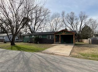811 N 2nd St, Ozark, AR 72949