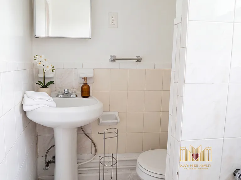 640 E 239th St #2 — Photo 7